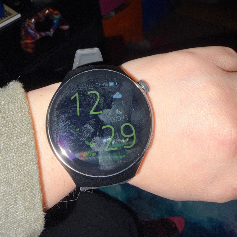 Black Smartwatch with Advanced Features - Picture 5 of 11